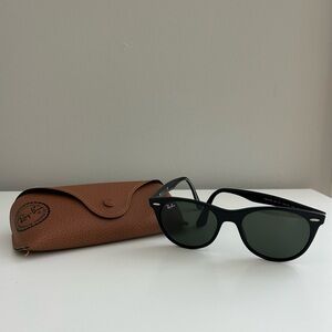 Ray-Ban Black Sunglasses with Brown Case